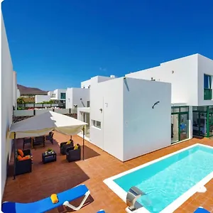Spacious Private & Private Heated Pool - Sunshine Costa Teguise